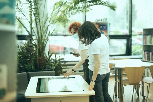 На крыше одной из библиотек в Киеве открыли новую зону отдыха (фото)