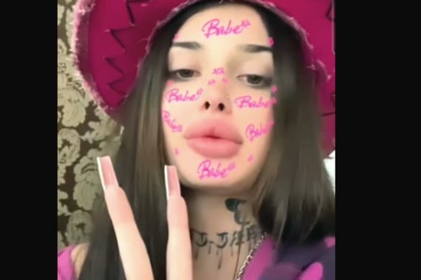 Блогерша ttiisshhiinnaa устроила разгром в отеле и пыталась 