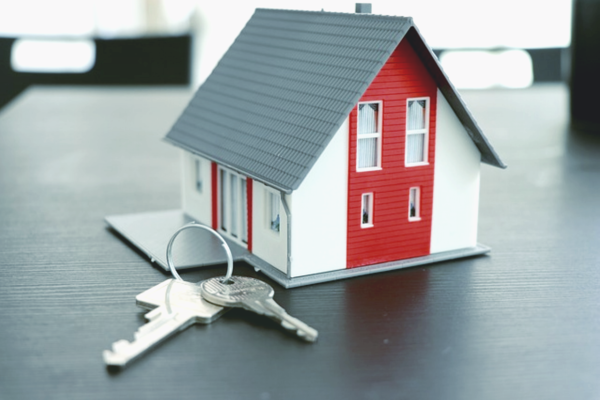 В Украине хотят увеличить налоги на машины, квартиры и сигареты