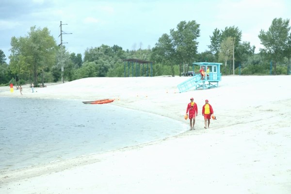 Пляжный отдых: эксперты не рекомендуют купаться в Днепре в Киеве