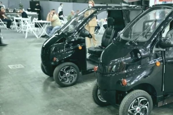 В Киеве презентовали компактные украинские электромобили. Фото