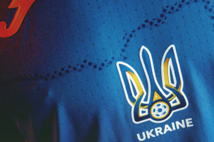Украина и УЕФА достигли компромисса по дизайну футбольной формы с лозунгом 