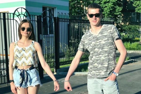 Пара из Харькова, приковавшая себя цепями, установила рекорд и решила расстаться