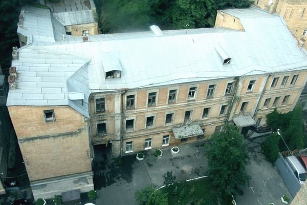 Депутаты отдали землю под историческим домом 19 века в центре Киева застройщику
