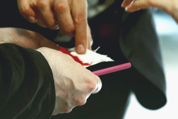 Украинский дизайнер придумал смелый образ для белорусского дирижера, который выступит в Киеве 