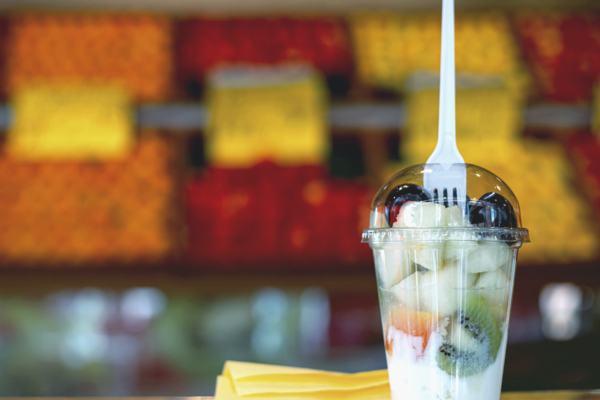 В ЕС вступил в силу запрет на одноразовый пластик: что можно и что нельзя использовать