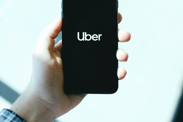 Такси-сервисы Uber и Bolt повышают цены на перевозки (новые тарифы)