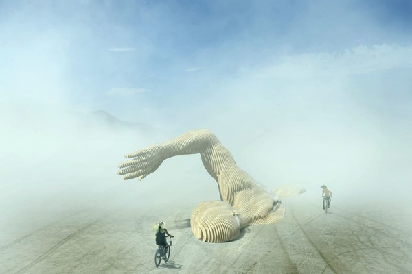 В центре Киева установили арт-объект для фестиваля Burning Man 2022 (фото)