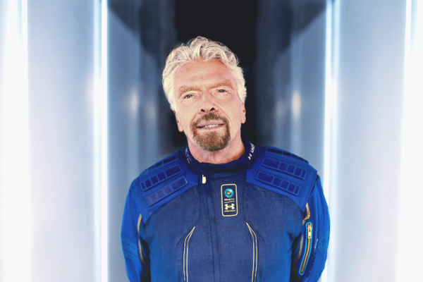 Миллиардер Брэнсон сегодня летит в космос на корабле Virgin Galactic: онлайн-трансляция
