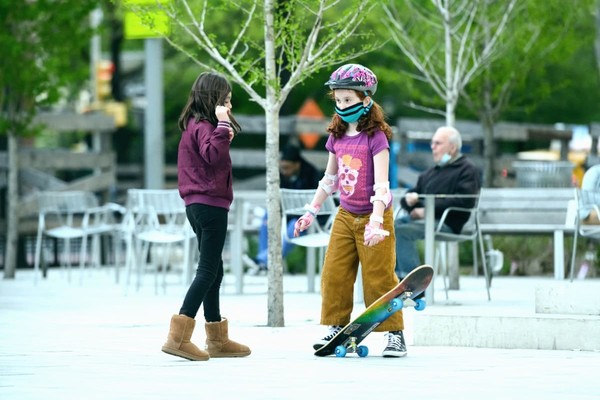 Пора домой: в Сумах ввели комендантский час для детей до 16 лет