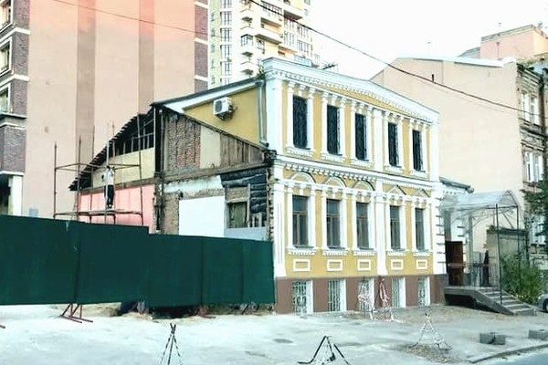 В Киеве на Тургеневской улице начали сносить историческую усадьбу 19 века