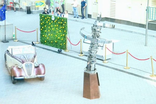 В Киеве появилась инсталляция итальянского архитектора (фото)