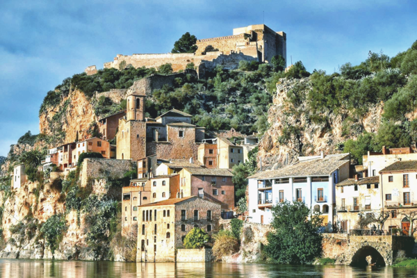 Испания открывает границы для украинцев: правила въезда