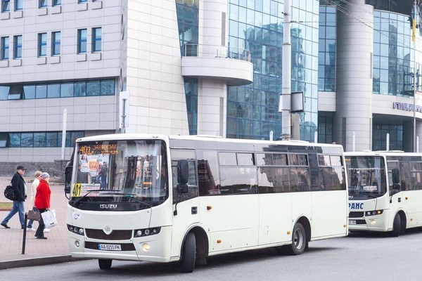 В киевских маршрутках узаконили кондиционер и форму для водителей