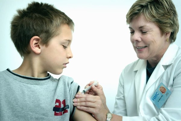 В Украине впервые вакцинировали детей от коронавируса