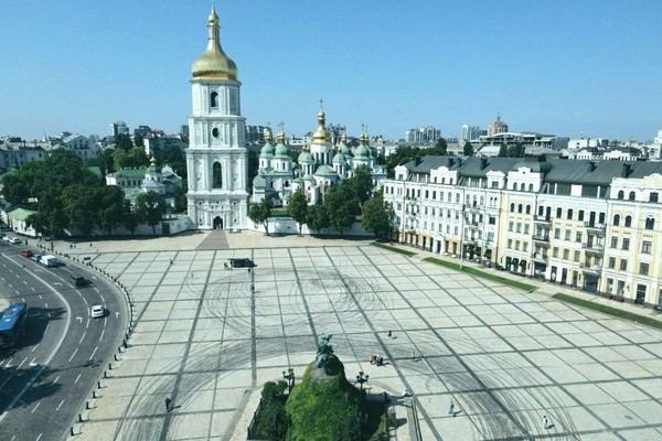 10 августа в Киеве на Софийской площади снимали рекламу без разрешения КГГА (фото, видео)