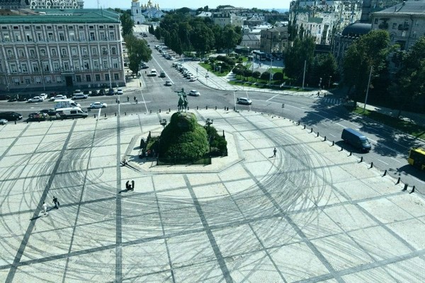 Red Bull отреагировал на скандал с дрифтом на Софийской площади в Киеве