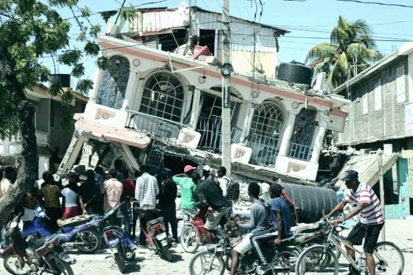 Тысячи жертв и масштабные разрушения: 14 августа 2021 года на Гаити произошло мощное землетрясение (видео)