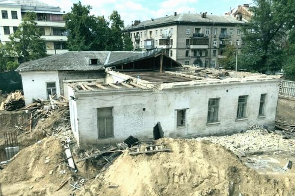 В центре Киева в ночь на 20 августа снесли 130-летнюю усадьбу Барбана (видео)