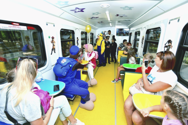 Киевская детская железная дорога запустила первый party-вагон с развлечениями