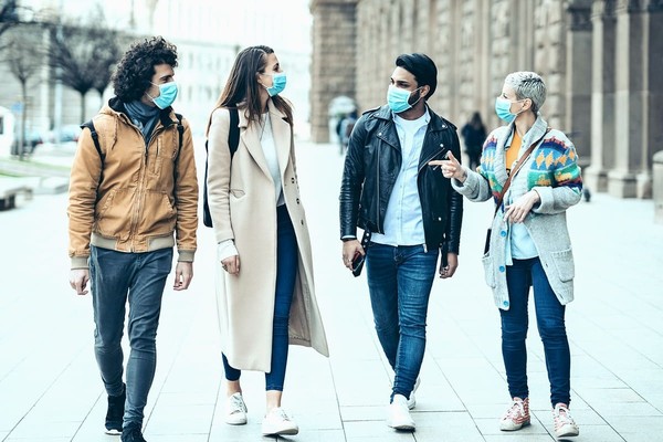 В Минздраве предположили, как долго продлится пандемия и когда можно снять маски