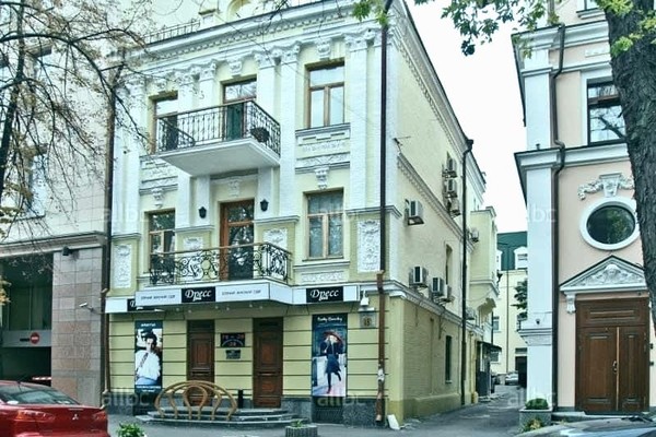 В Киеве отдали 122-летнуюю памятку архитектуры на Подоле под застройку