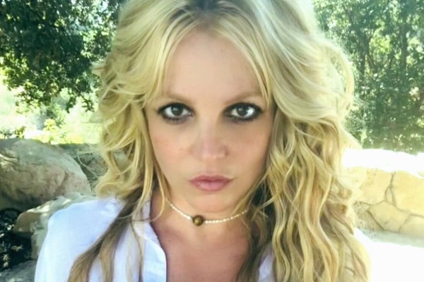 Отец Бритни Спирс требует деньги за отказ от опеки над ней