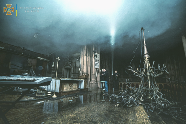 В Киеве общественность предлагает уйти в отставку главе Минкульта после истории с пожаром в костеле