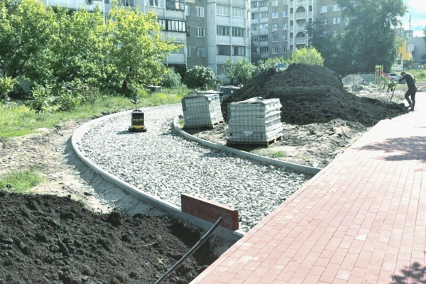 На Троещине появится обновленный сквер: зелень, видеонаблюдение и дорожки