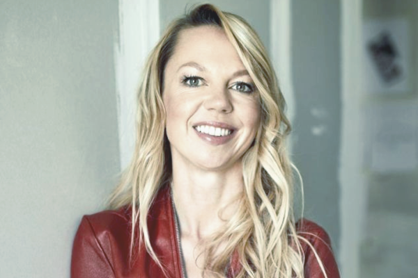 Новым директором Tinder впервые станет женщина: она познакомилась с мужем как раз на сервисе