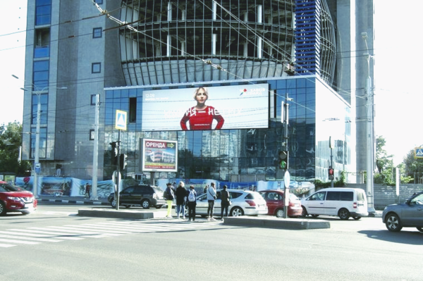 Активисты впервые разместили рекламу в поддержку ЛГБТ в Харькове