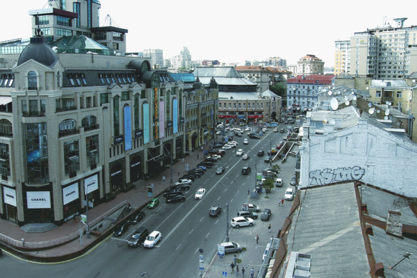 В Киеве в связи с обустройством ресторана разрыли двор исторического здания