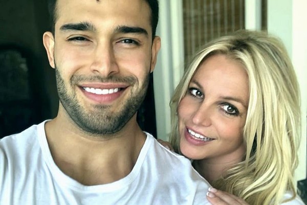 Бритни Спирс и ее парень Сэм Асгари сообщили о помолвке