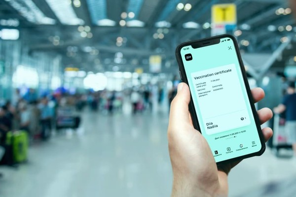 Для вакцинированных украинцев продлили срок действия COVID-сертификатов
