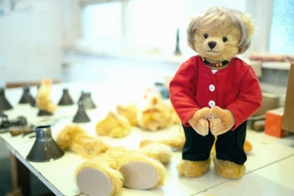В Германии создали игрушку мишку в честь Ангелы Меркель (фото)