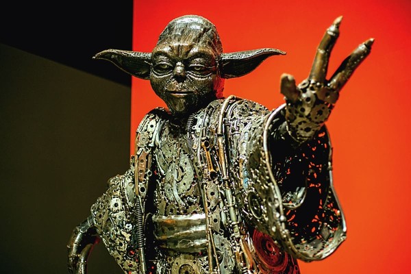 В Киеве на ВДНГ проходит выставка стальных фигур: что можно посмотреть (фото)