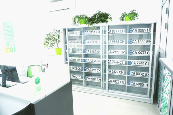 В Украине теперь за хранение номерных знаков придется платить