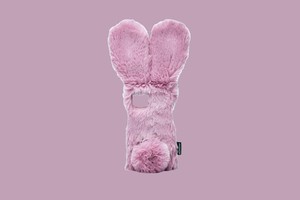 Модный бренд создал меховые розовые чехлы для iPhone и AirPods Pro в виде кроликов (фото)