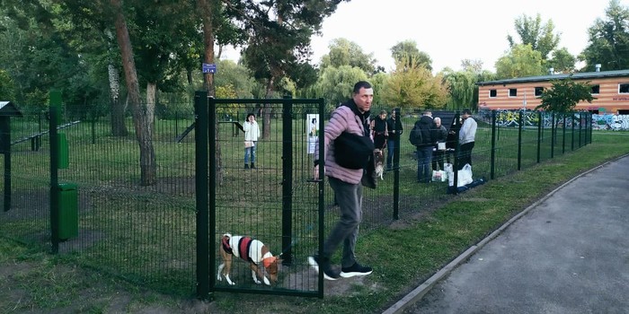 Новая площадка для выгула собак в Днепровском районе Киева/"Киевзеленстрой"