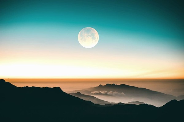 Полнолуние и новолуние в октябре 2021: календарь и влияние на человека