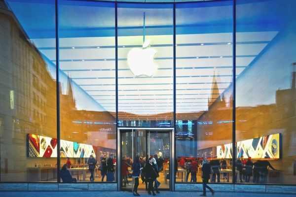 Компания Apple впервые самостоятельно завезла в Украину свои гаджеты