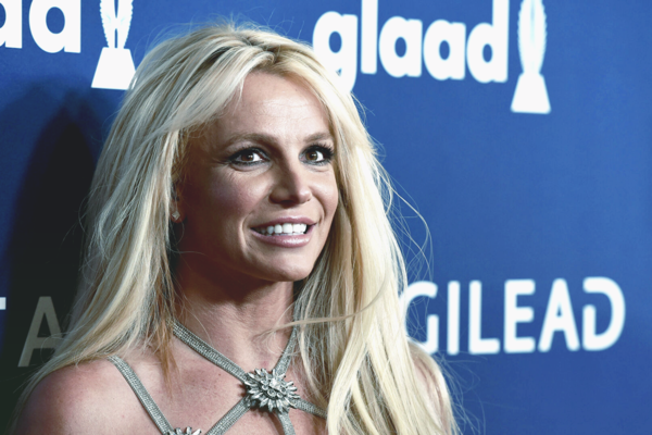 Певица Бритни Спирс готовит в печать книгу о девушке-призраке