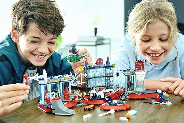 LEGO перестанет разделять игрушки для детей по гендеру