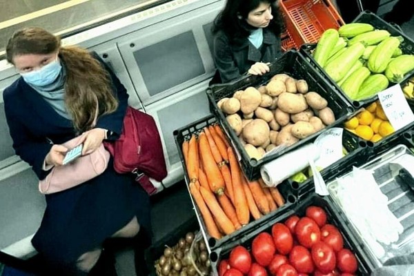 В киевском метро блогеры открыли торговый центр и салон красоты (фото, видео)