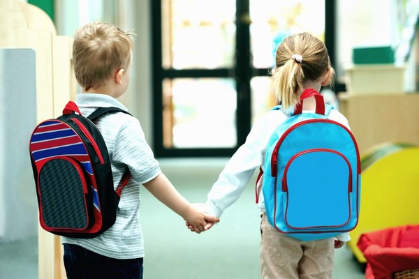 МОЗ рекомендует раньше начать осенние каникулы в украинских школах