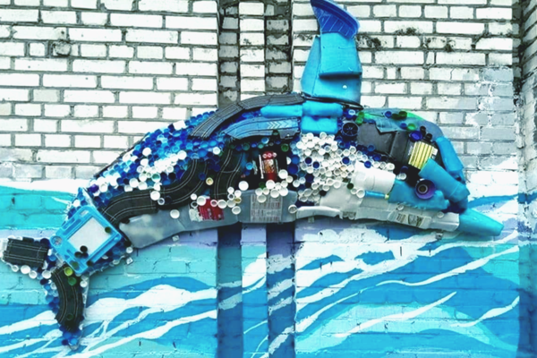 В Киеве открыли красочный мурал из пластиковых отходов