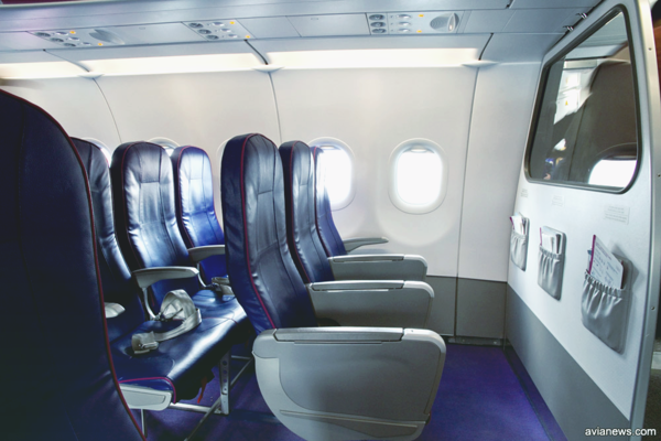 Пассажир на борту самолета  «Ларнаки-Киев» устроил скандал из-за маски