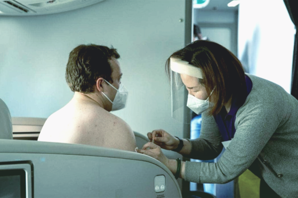 В Новой Зеландии людей вакцинировали прямо в бизнес-классе аэропорта