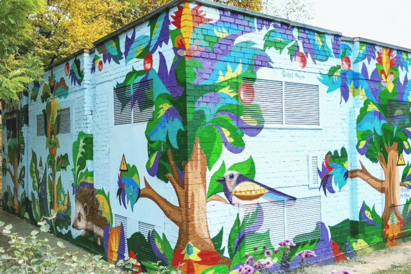 В Киеве художники разрисовали трансформаторную будку (фото)