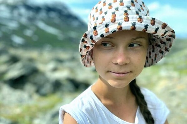 Грета Тунберг впервые спела на сцене песню (видео)